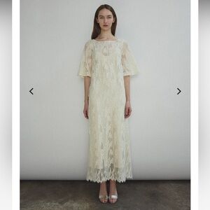 Kamperett / Thea Lace Sheath Dress